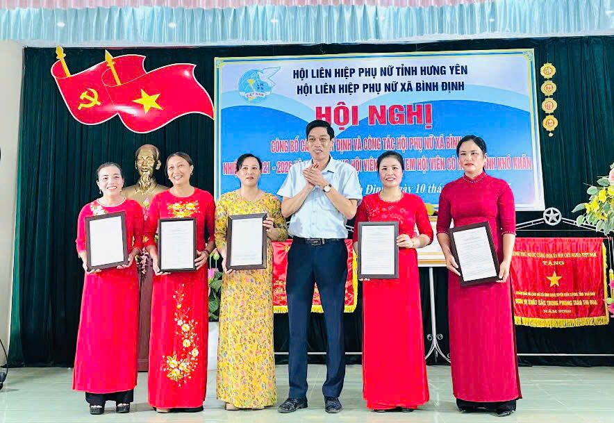 Hội LHPN xã Bình Định công bố các quyết định và công tác hội phụ nữ, nhiệm kỳ 2021 - 2026