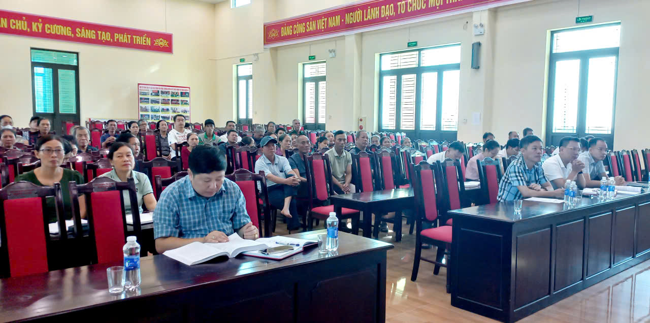 UBND xã Bình Định tổ chức họp triển khai kế hoạch thu hồi đất,  bồi thường, hỗ trợ giải phóng mặt bằng để thực hiện dự án Đầu tư xây dựng và kinh doanh hạ tầng cụm công nghiệp Cồn Nhất