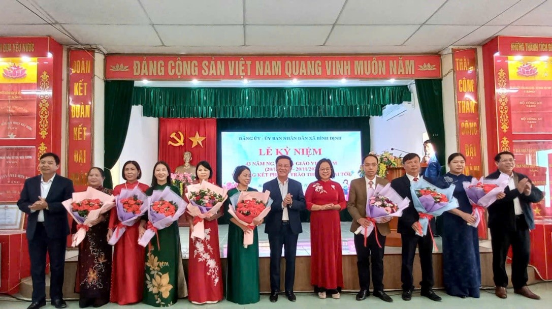 Đảng ủy – UBND xã Bình Định kỷ niệm 43 năm Ngày Nhà giáo  Việt Nam và tổng kết phong trào thi đua hai tốt