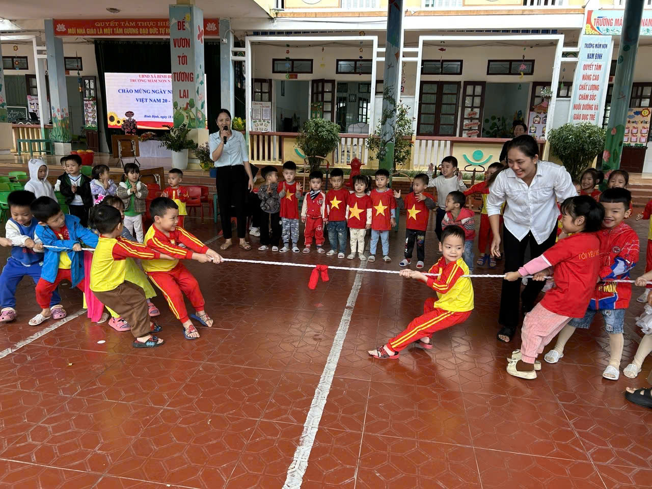Các trường học trên địa bàn xã tổ chức nhiều hoạt động sôi nổi hướng tới kỷ niệm 43 năm ngày nhà giáo Việt Nam 20/11