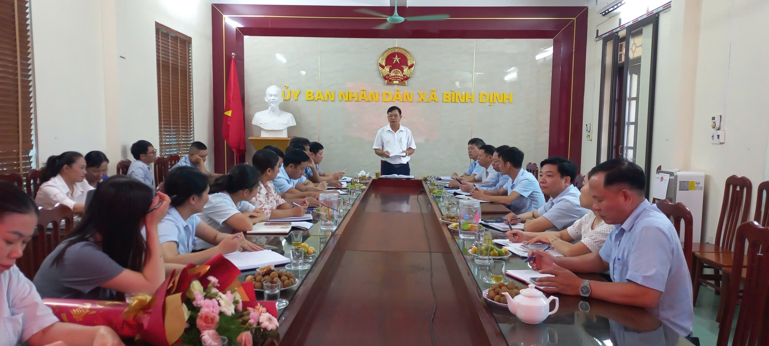 Bình Định: Chi bộ cơ quan chính quyền họp thường kỳ và kết nạp Đảng viên mới