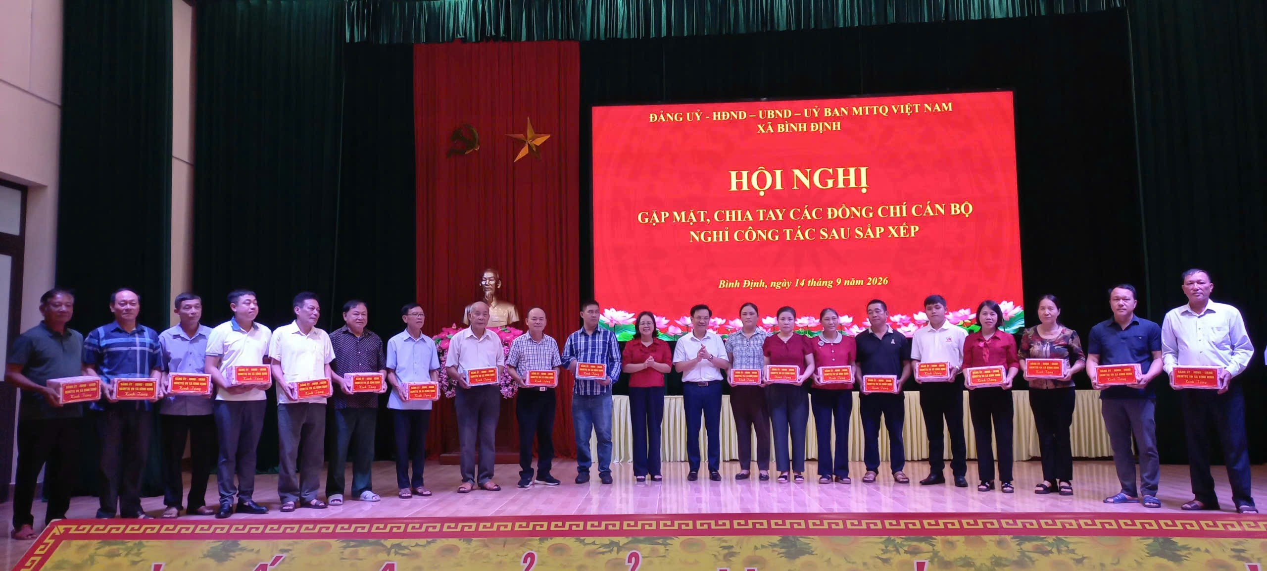 Bình Định: Tổ chức gặp mặt, chia tay cán bộ nghỉ công tác sau sắp xếp