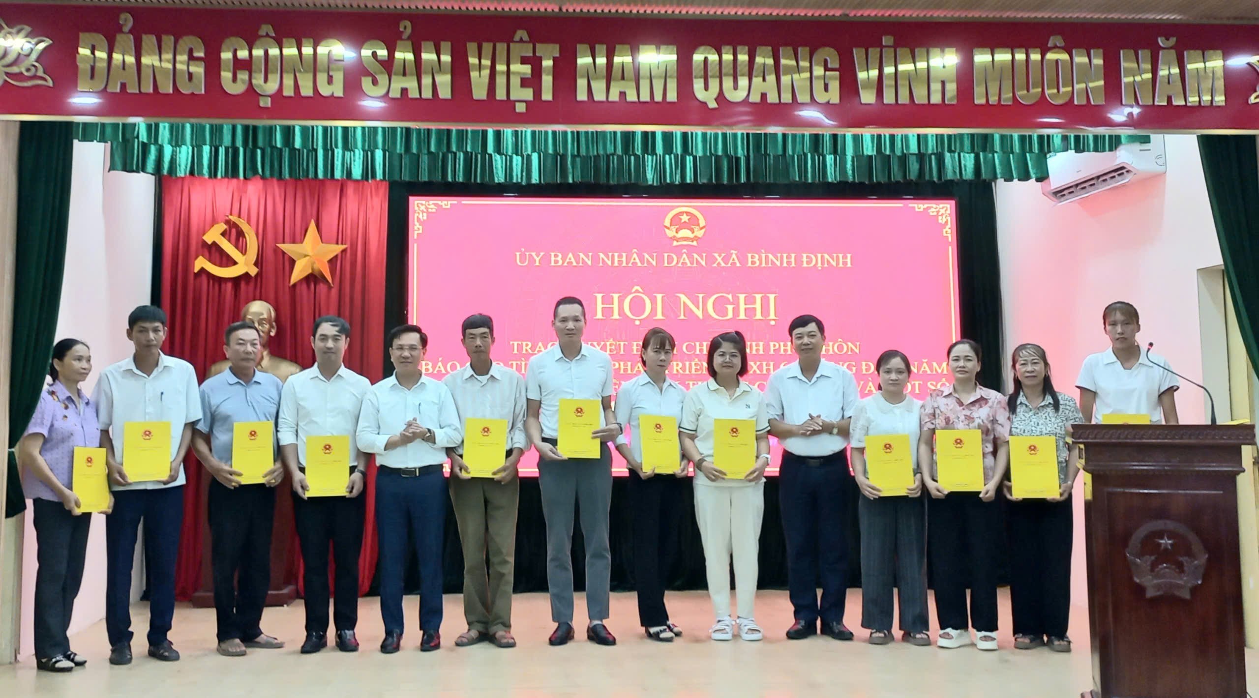 Xã Bình Định trao Quyết định chỉ định Phó Trưởng thôn, triển khai nhiệm vụ phát triển kinh tế - xã hội 6 tháng cuối năm 2026