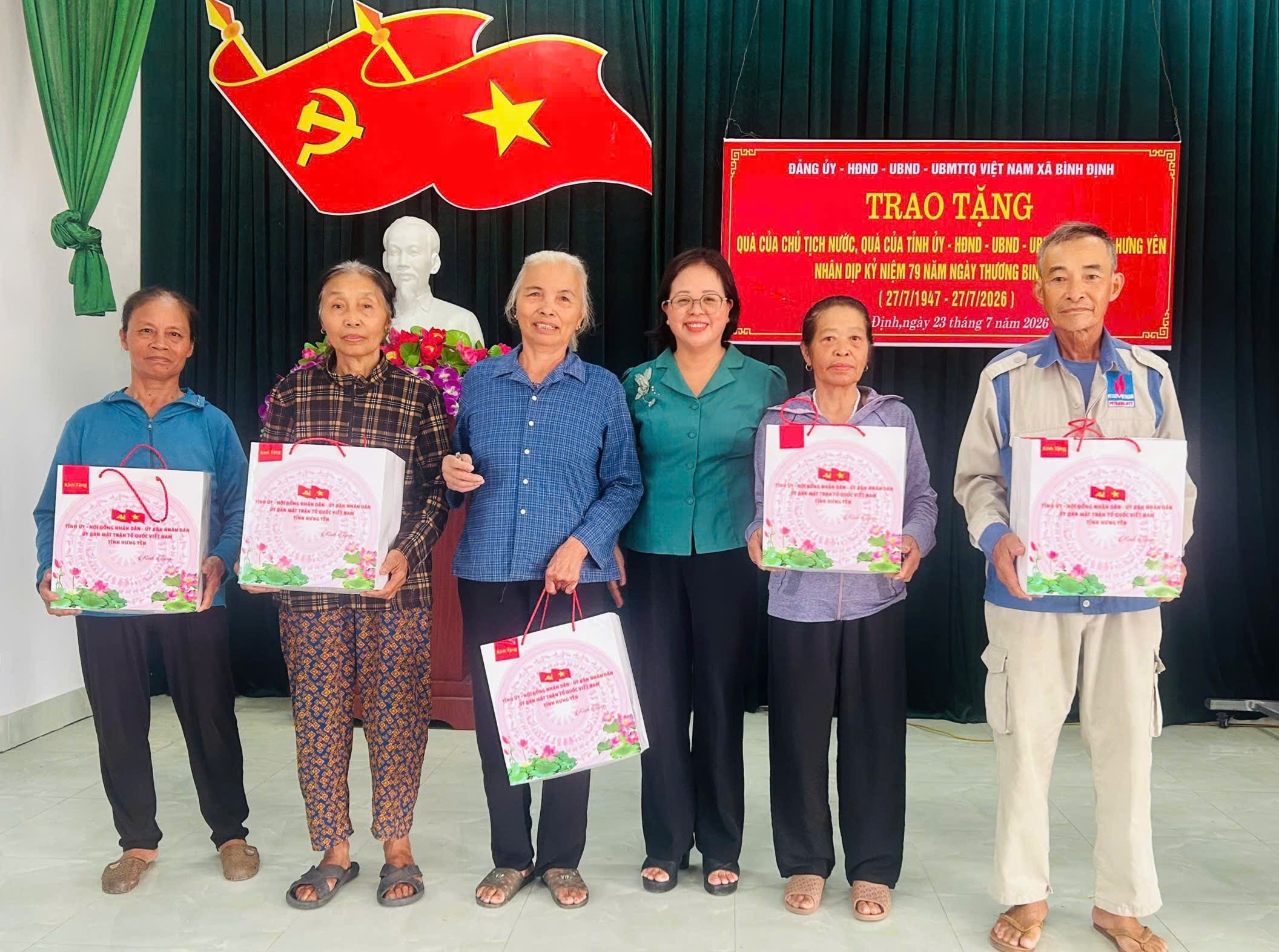 Bình Định: Trao hơn 900 triệu đồng và 1.160 suất quà tri ân người có công