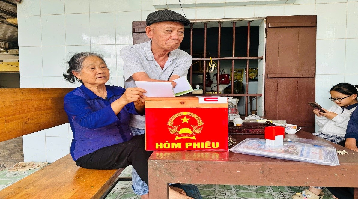 Bình Định sử dụng hòm phiếu phụ phục vụ cử tri trong ngày bầu cử