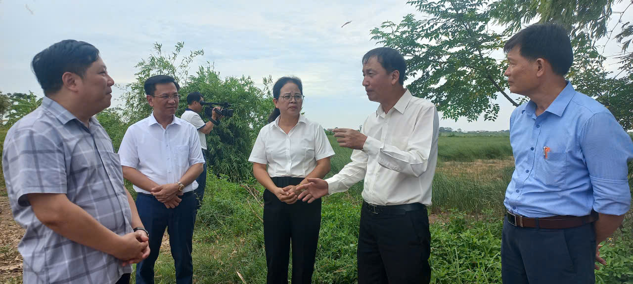 Đồng chí Nguyễn Hùng Nam, Tỉnh ủy viên, phó Chủ tịch UBND tỉnh  thăm và làm việc tại địa phương