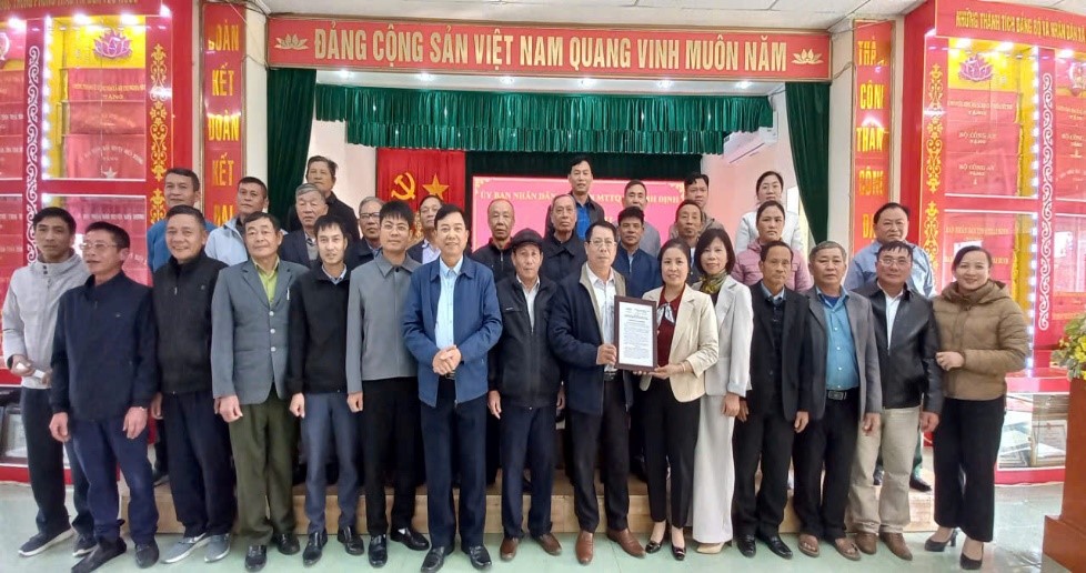Công bố các quyết định về việc hợp nhất Hội Chữ thập đỏ