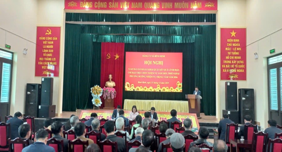 Thường trực Đảng ủy xã Bình Định giao ban đánh giá kết quả lãnh đạo, chỉ đạo năm 2025, triển khai phương hướng nhiệm vụ trọng tâm năm 2026