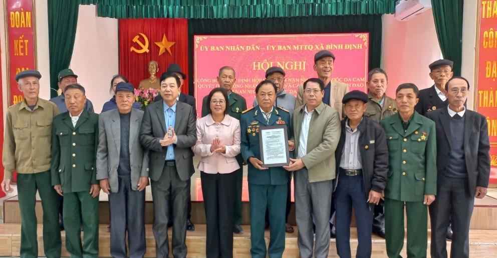 Xã Bình Định công bố các quyết định hợp nhất Hội Nạn nhân chất độc da cam/điôxin