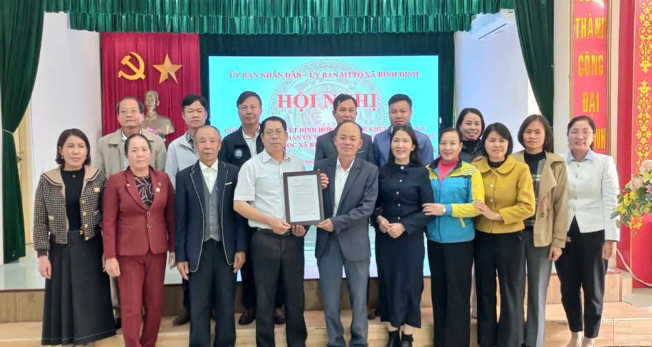 Công bố các quyết định hợp nhất hội khuyến học xã Bình Định