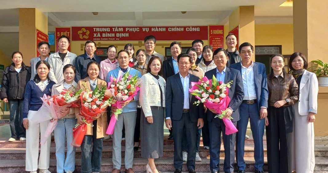 Bình Định công bố các quyết định thành lập Trạm Y tế xã và công tác cán bộ