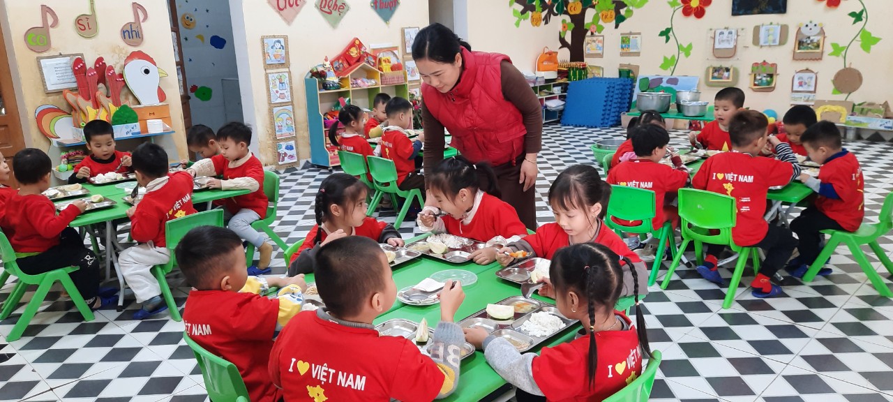 Các trường mầm non ở Bình Định bảo đảm chất lượng bữa ăn bán trú