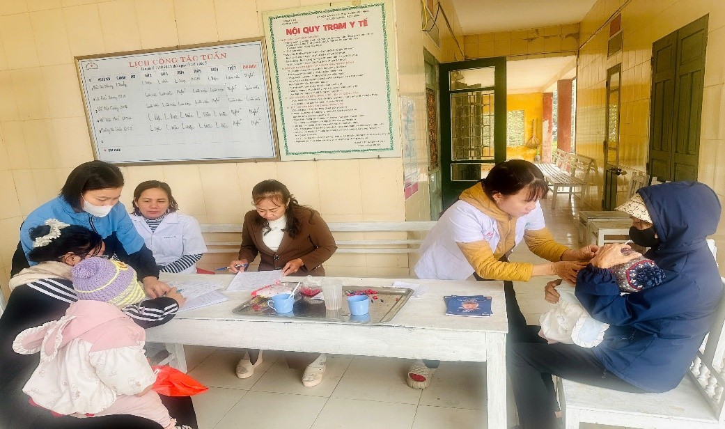 Bình Định: Hơn 800 trẻ từ 6 đến 36 tháng tuổi được uống Vitamin A  và tư vấn chăm sóc dinh dưỡng