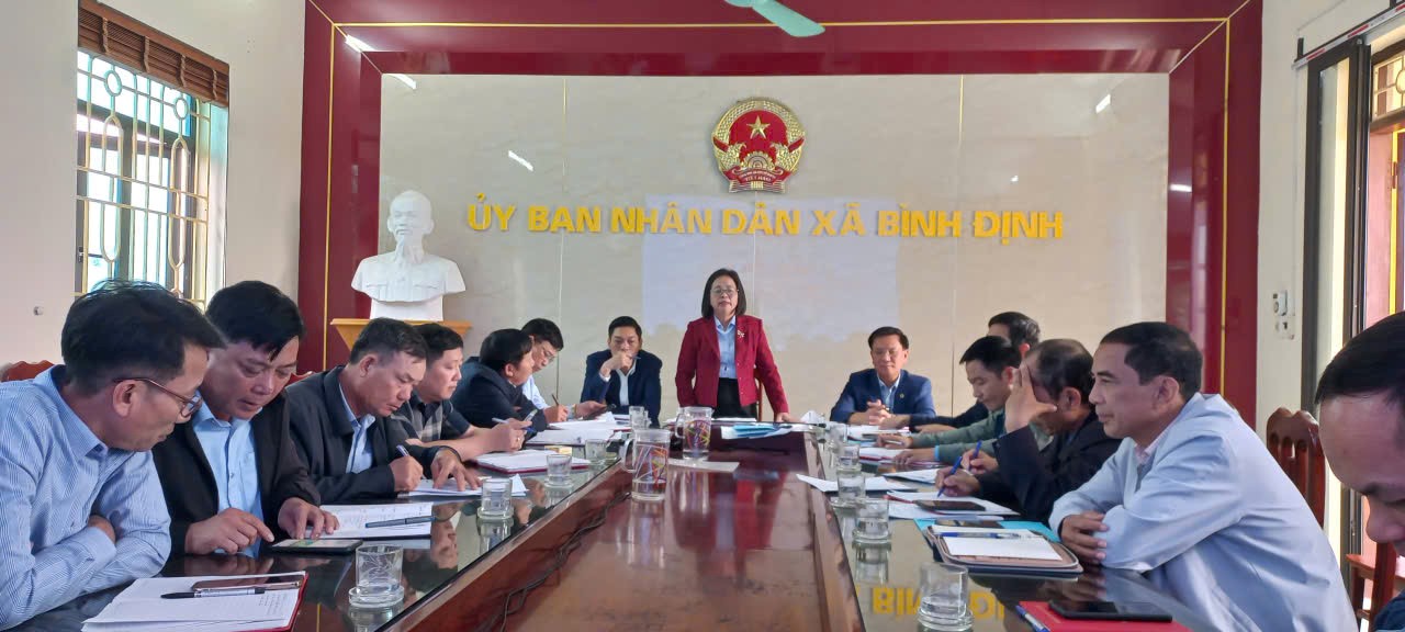 Thường trực Đảng ủy xã Bình Định làm việc với các Hợp tác xã trên địa bàn