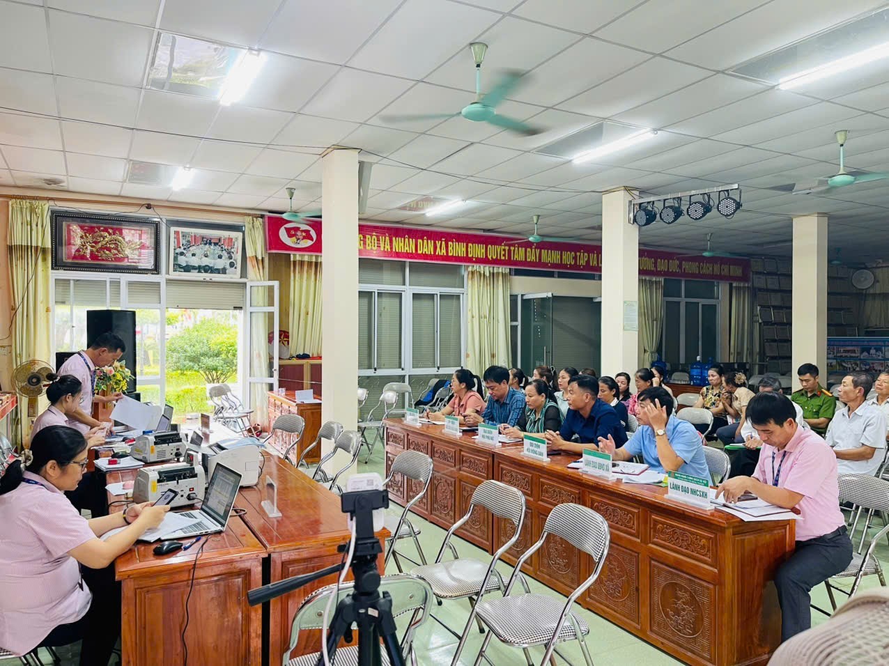 Phòng giao dịch Ngân hàng chính sách xã hội Kiến Xương tổ chức họp giao ban tại phiên giao dịch xã Bình Định