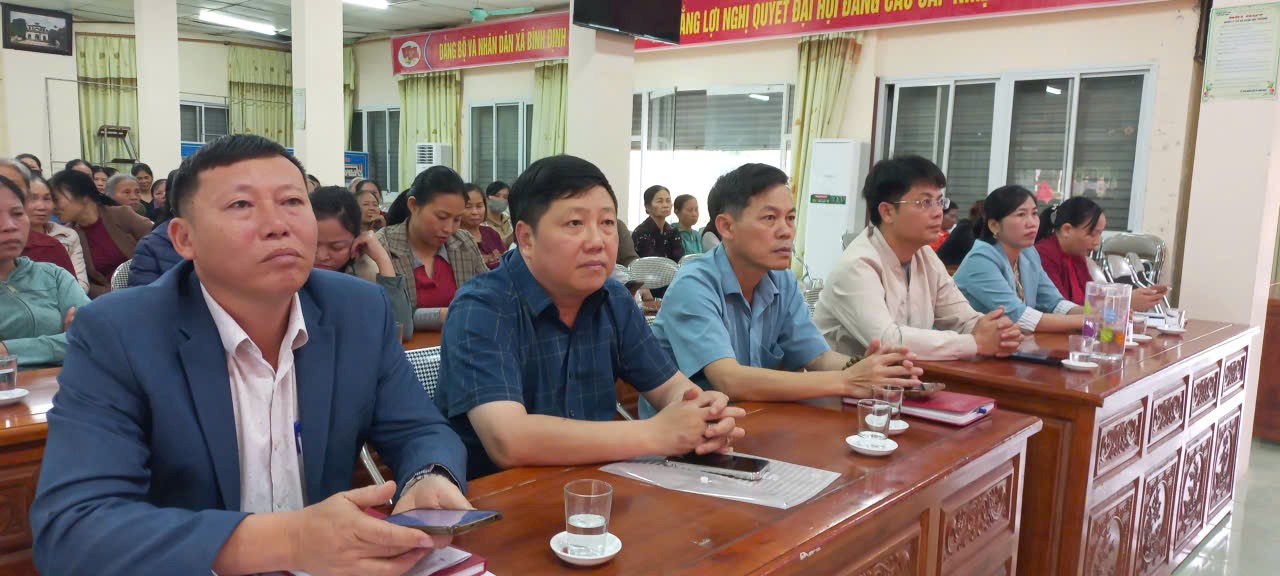 Hội Liên hiệp Phụ nữ xã Bình Định khai giảng lớp dạy nghề mây tre đan  cho hội viên khó khăn