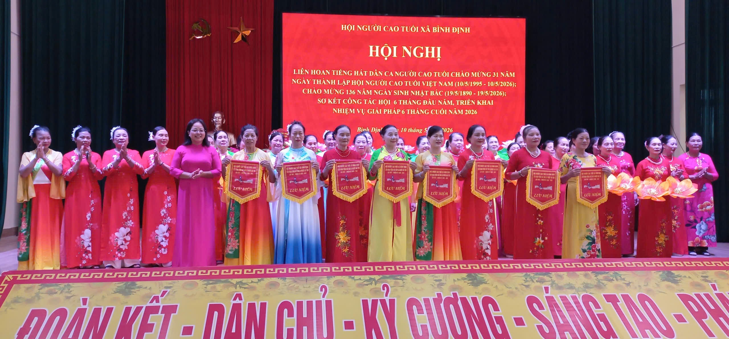 Hội người cao tuổi xã Bình Định tổ chức liên hoan tiếng hát dân ca