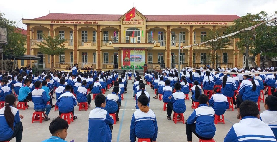 Hơn 500 em học sinh trường TH&THCS Nam Bình tham gia hoạt động ngoại khóa nói chuyện truyền thống về biên giới, biển đảo