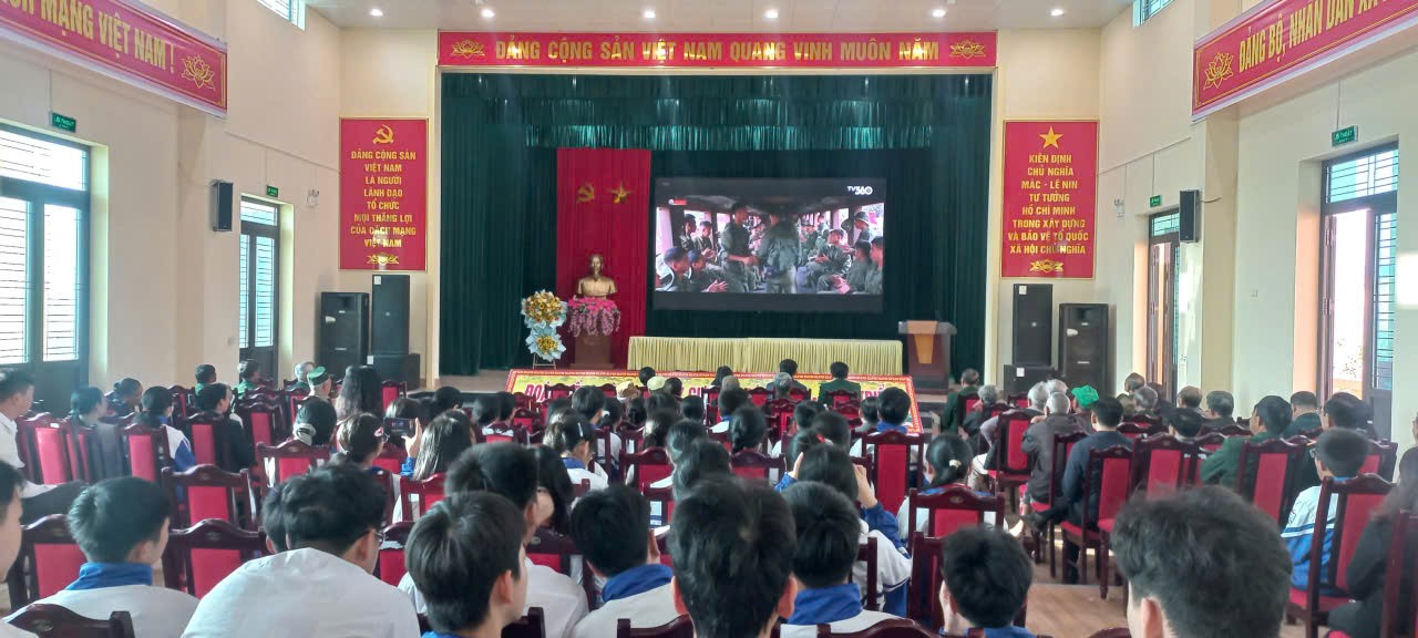 Hội Cựu chiến binh xã Bình Định kỷ niệm 81 năm Ngày thành lập Quân đội  nhân dân Việt Nam và chiếu phim "Mưa đỏ"