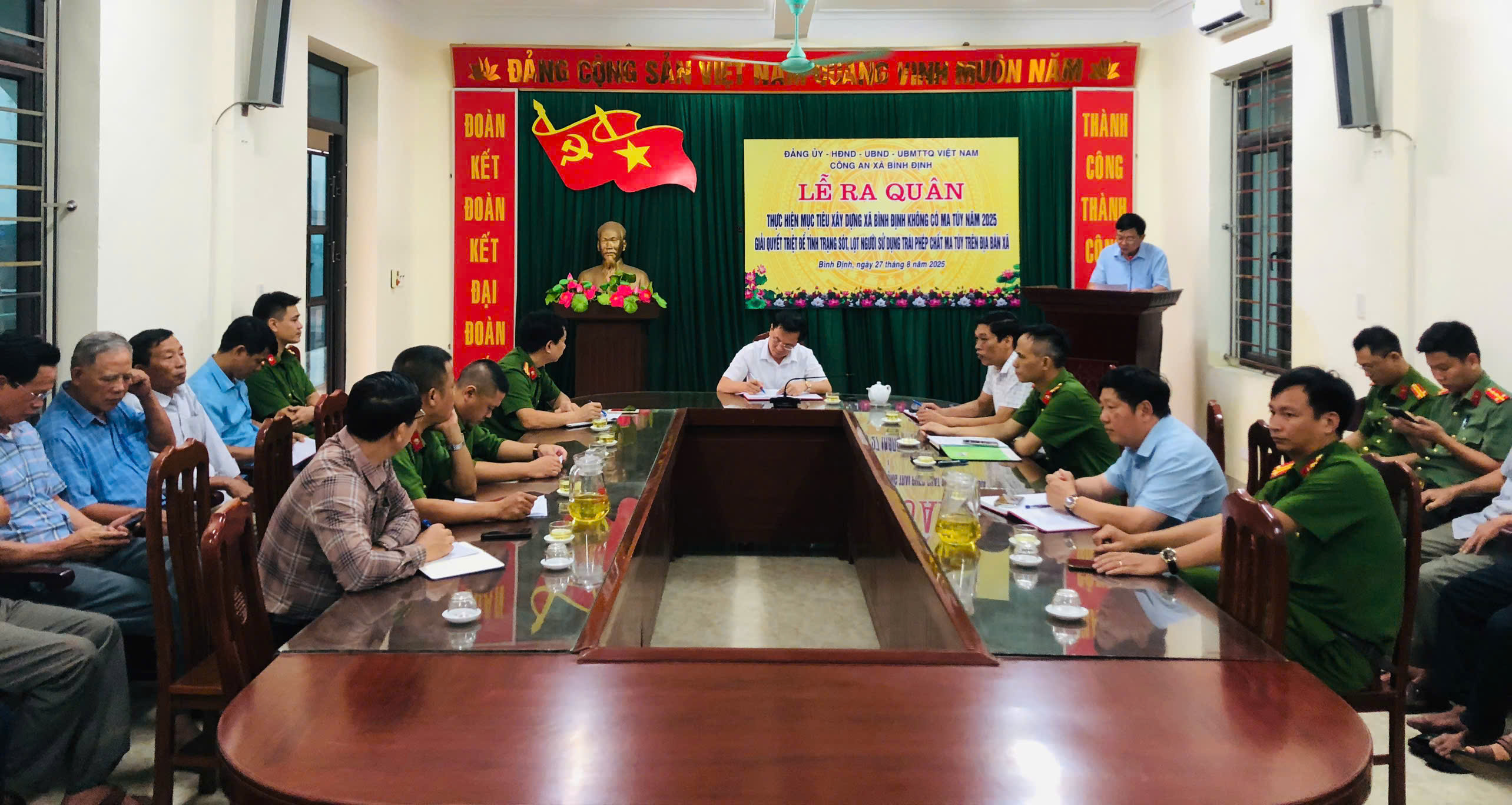 Lễ ra quân thực hiện mục tiêu xã Bình Định không có ma túy năm 2025 và giải quyết triệt để tình trạng sót, lọt người sử dụng trái phép chất ma túy trên địa bàn xã.