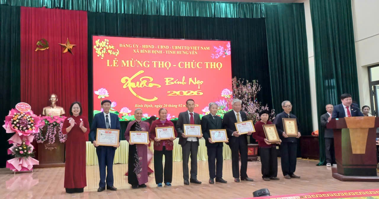 731 cụ người cao tuổi xã Bình Định được mừng thọ, chúc thọ nhân dịp Tết Nguyên đán Bính Ngọ