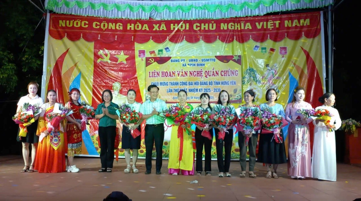 Bình Định tổ chức đêm liên hoan văn nghệ quần chúng chào mừng thành công Đại hội Đại biểu Đảng bộ tỉnh Hưng Yên lần thứ nhất,  nhiệm kỳ 2025 – 2030.