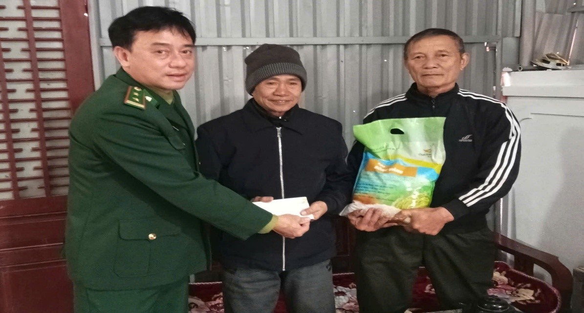 Hội Cựu chiến binh xã Bình Định tặng 20 suất quà Tết cho hội viên  có hoàn cảnh khó khăn