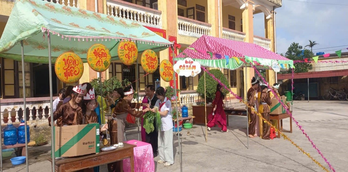Trường TH&THCS Hồng Tiến tổ chức hoạt động trải nghiệm, hướng nghiệp với chủ đề “Đậm đà sản vật quê hương”