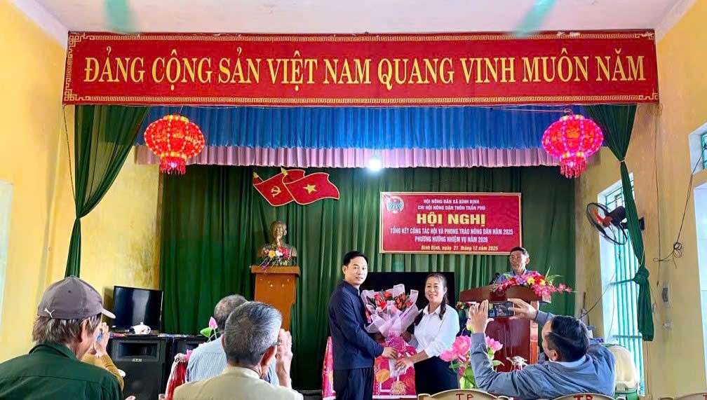 Chi hội Nông dân thôn Trần Phú xã Bình Định tổng kết công tác hội năm 2025