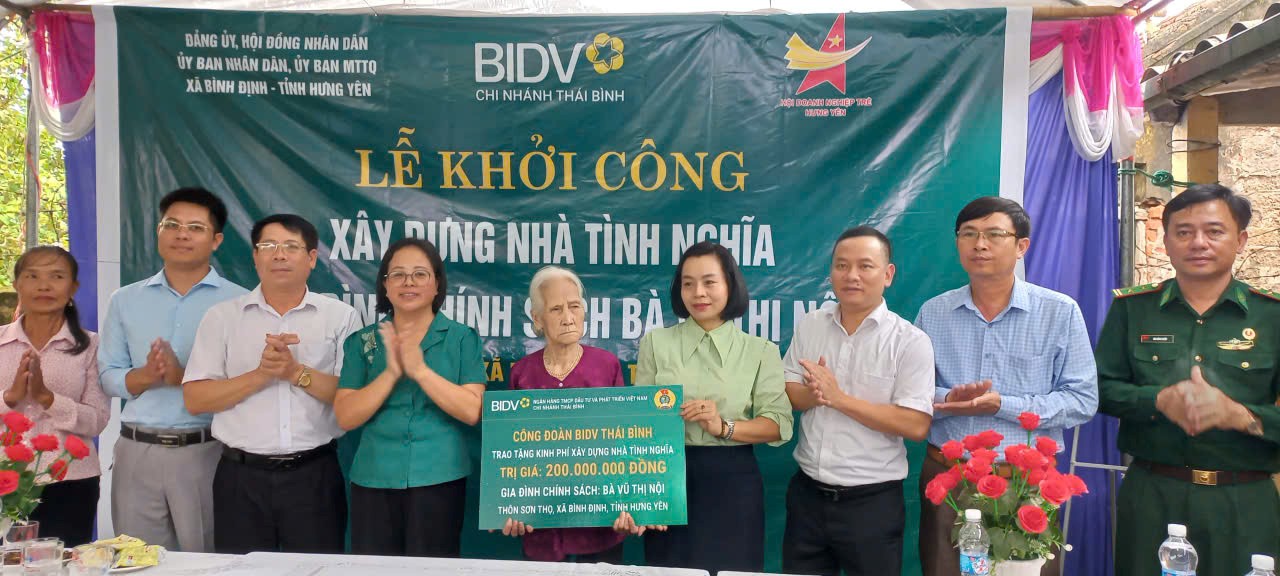 Khởi công xây nhà tình nghĩa cho bà Vũ Thị Nội, thôn Sơn Thọ  xã Bình Định