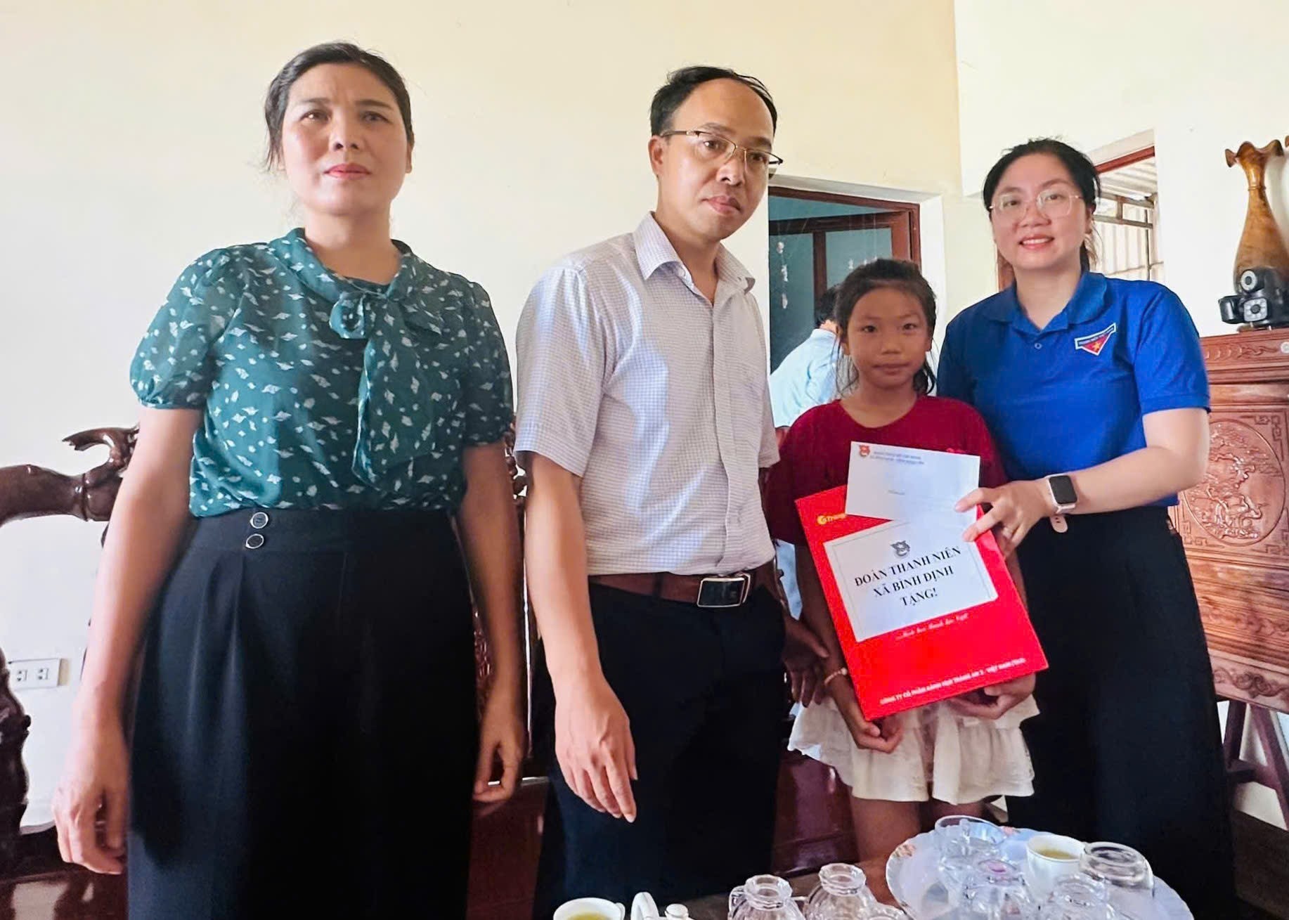 Đoàn thanh niên xã Bình Định trao tặng 20 xuất quà cho trẻ em khuyết, trẻ em có hoàn cảnh khó khăn, Nhân dịp Quốc tế Thiếu nhi 1/6 và hưởng ứng tháng hành động vì trẻ em năm 2026