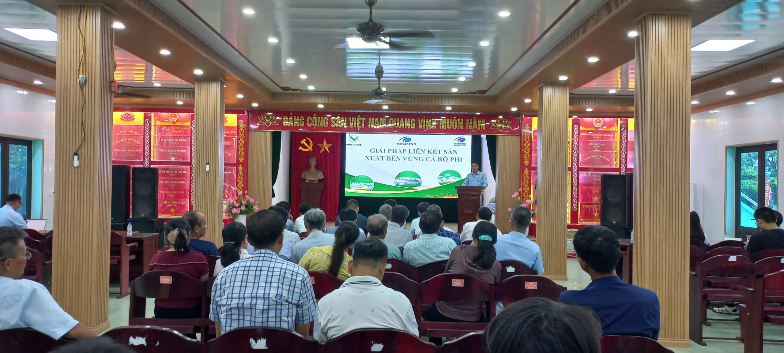 UBND xã Bình Định tổ chức hội thảo về giải pháp liên kết sản xuất bền vững cá rô phi xuất khẩu