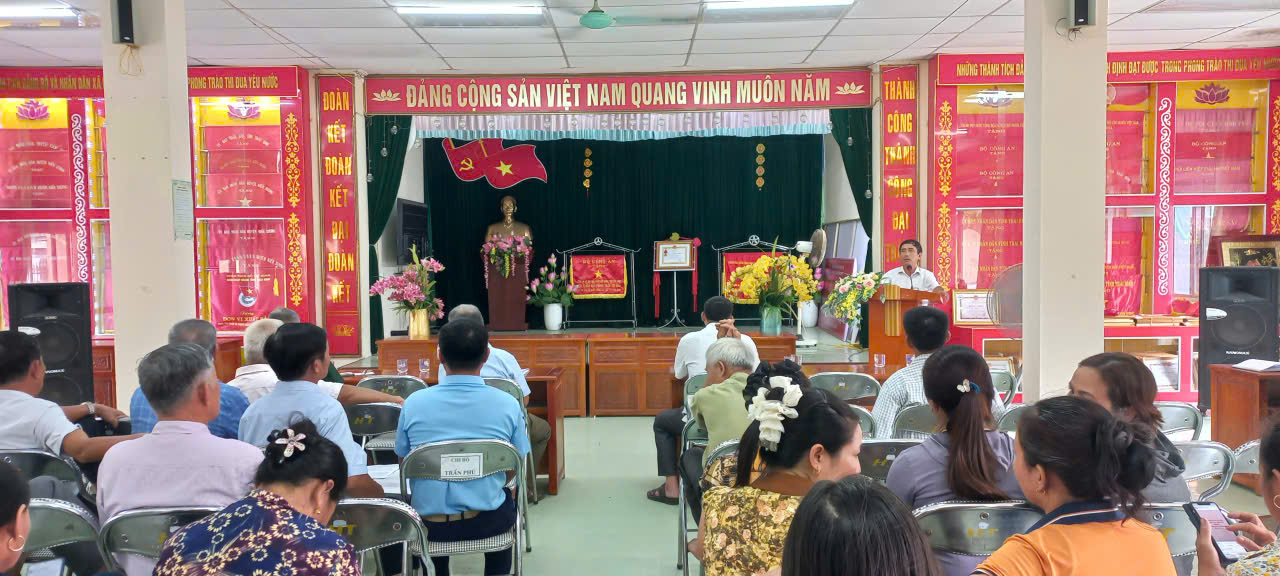 HTX dịch vụ nông nghiệp Bình Định phát động chiến dịch phun thuốc phòng trừ sâu cuốn lá nhỏ từ ngày 12 - 14/9/ 2025