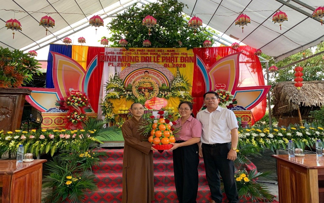 Đảng ủy - HĐND - UBND - Ủy ban MTTQ Việt Nam xã Bình Định thăm, chúc mừng các cơ sở phật giáo nhân Đại lễ Phật đản Phật lịch 2570 - dương lịch 2026